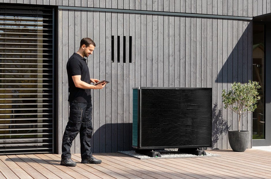 Installateur avec un groupe extérieur Altherma Daikin